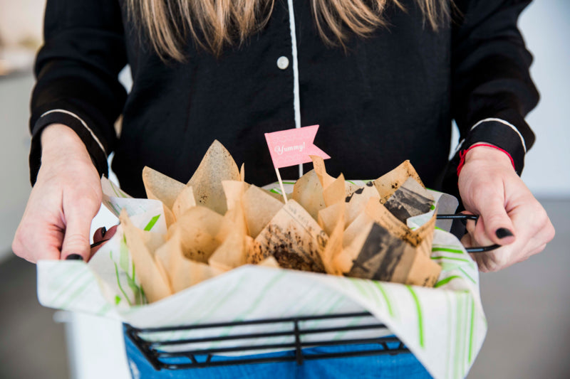 Papel blanco antigrasa diseño rayas marron 310x320mm - 500Uds