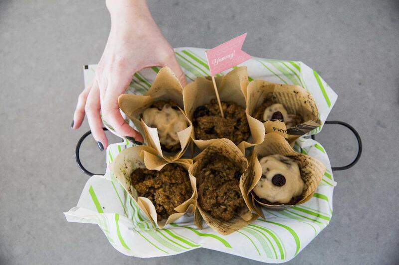 Papel blanco antigrasa diseño rayas marron 310x320mm - 500Uds