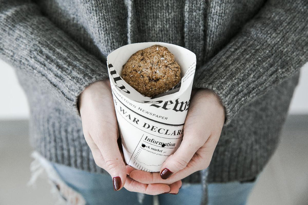 Vaso para snack de cartón blanco con cierre decoración News 350ml A139mm - 50Uds